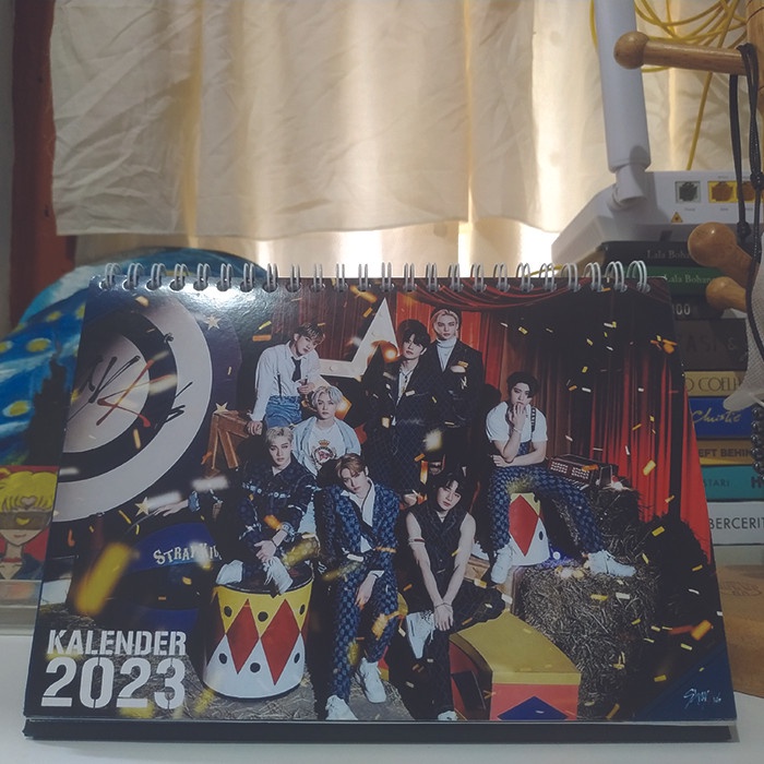 

✨NEW✨ - Kalender Meja 2023 Edisi Stray Kids - Circus