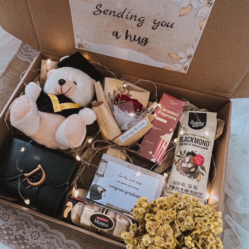 Kado Wisuda Kado Ulang Tahun Hampers Cewek Kado Unik untuk Sahabat Buket Bunga Hadiah Wisuda Boneka Wisuda Kado Spesial Untuk Pacar Wanita Gift Box Ultah Kado Valentine Hadiah Sempro Kado Anniversary Gift Box Cewek Birthday Aesthetic Kado Unik dan Keren