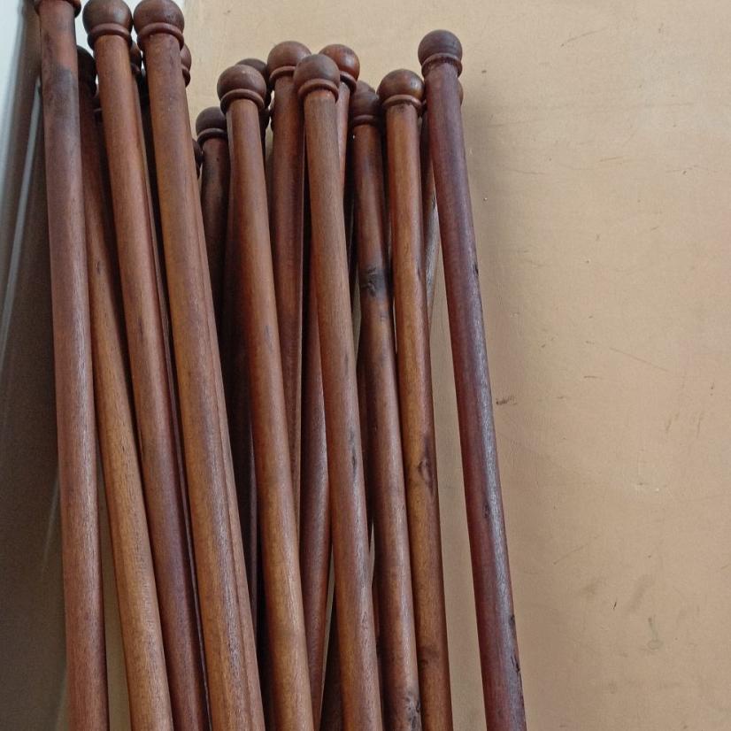 

Pusat Obral tiang kayu bendera 2 meter / tiang pataka