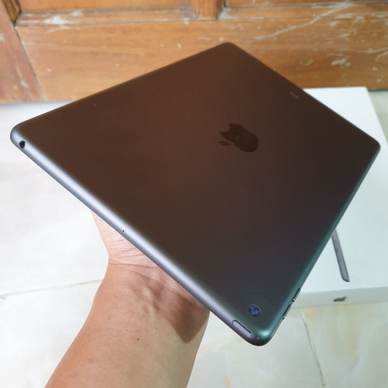 Ipad 8 32gb wifi only mulus dan lengkap