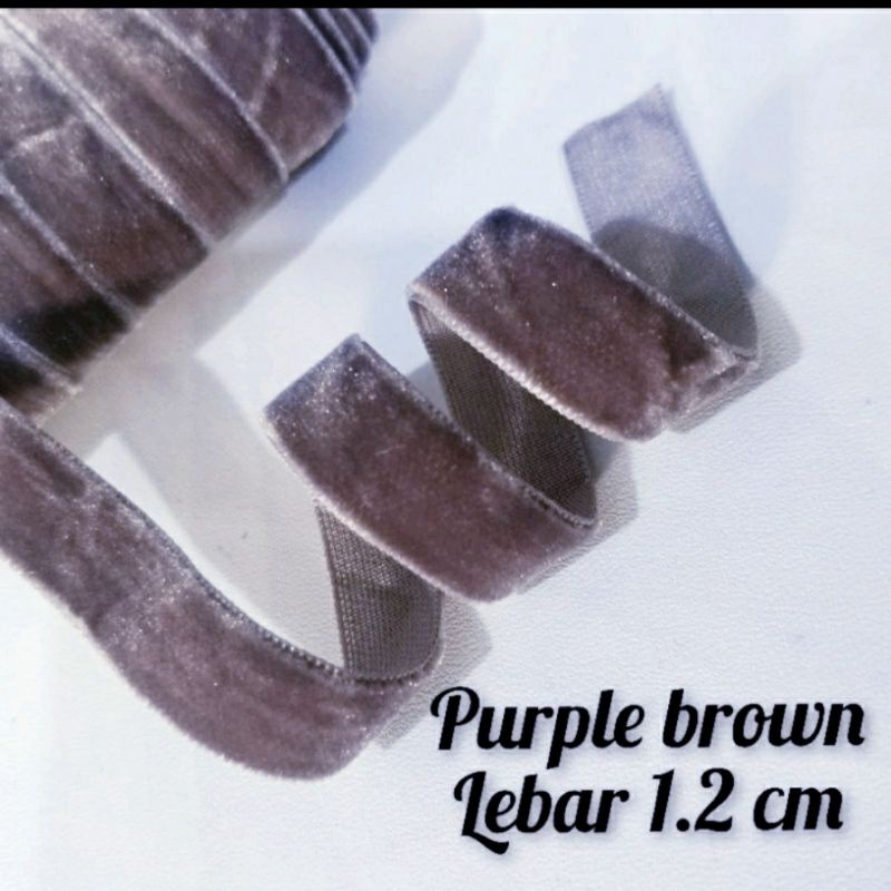 

per rol 15 meter,pita bludru/velvet warna purple brown lebar 1.2 cm