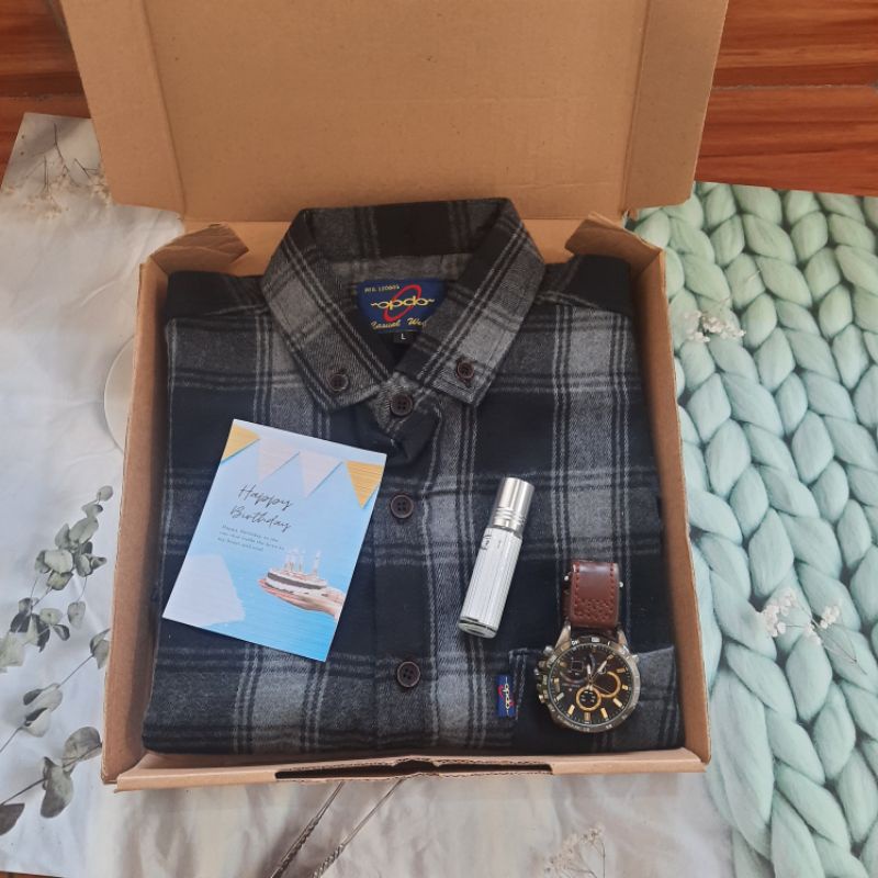 Hampers Gift Box Kado Ulang Tahun Kemeja Flanel Pria Wanita Lengan Panjang Motif Kotak Kotak Casual Terbaru