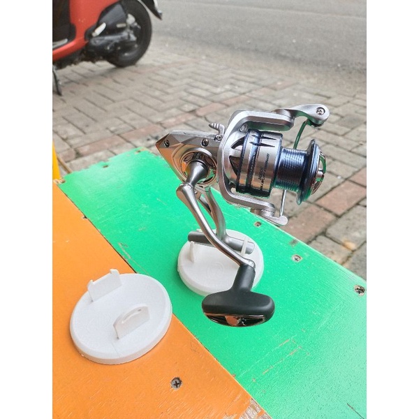 reel stand putih / display reel