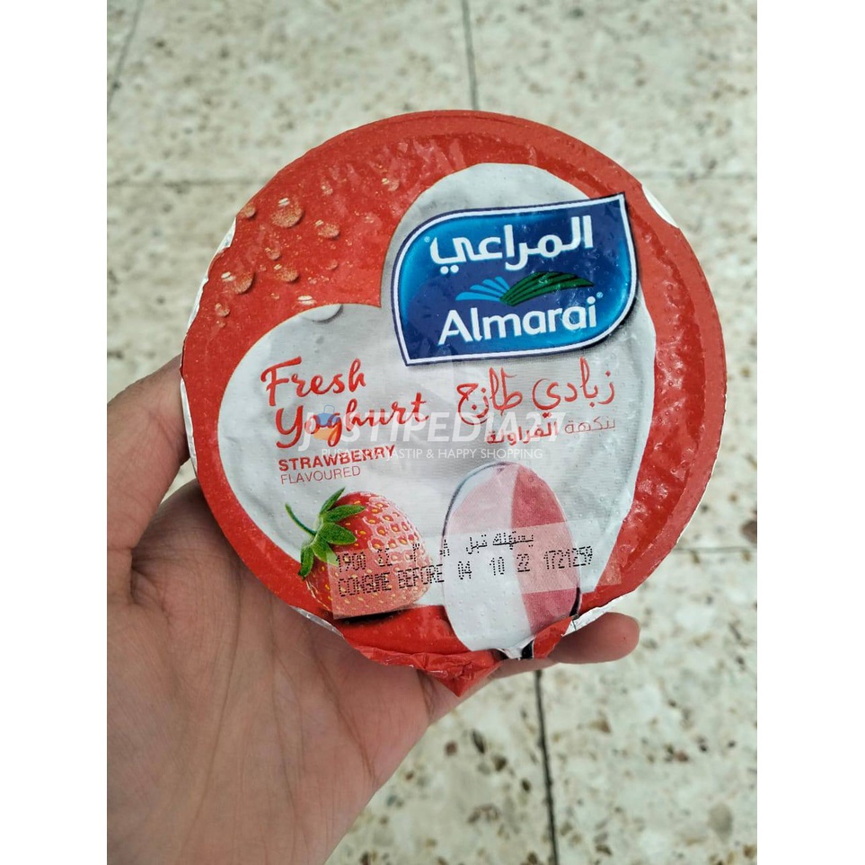 Jual Almarai Fresh Yoghurt Strawberry Flavoured 150g Shopee Indonesia