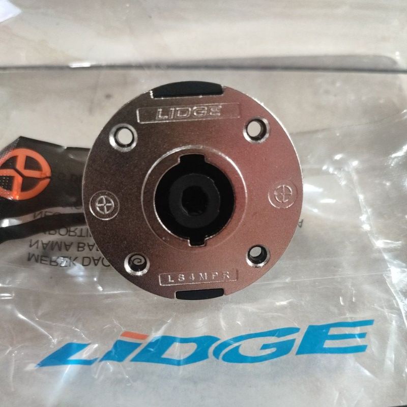 Soket spikon cover bulat besi body pvc LIDGE LS4MPR