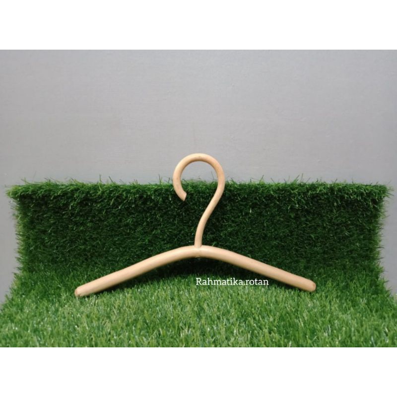 hanger rotan anak melengkung/gantungan baju rotan
