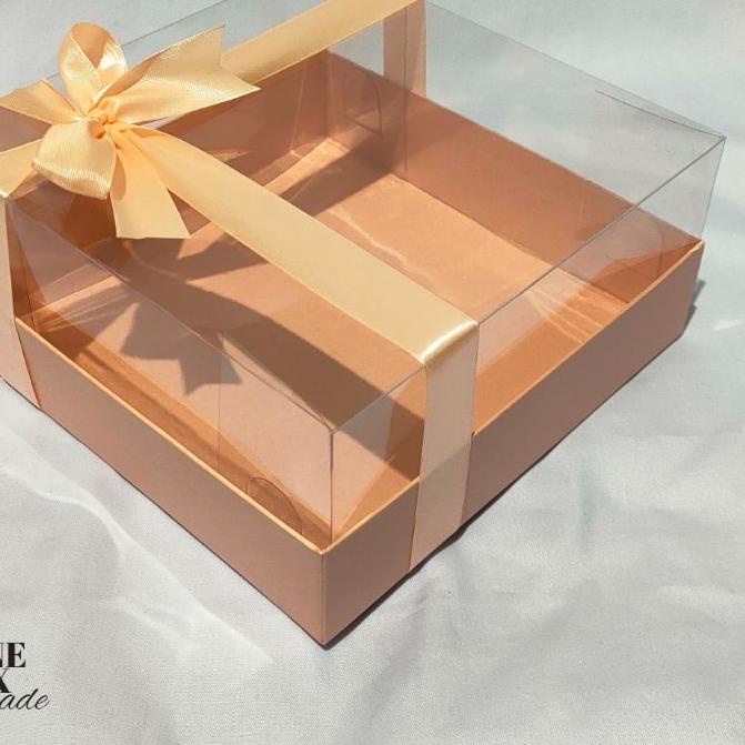 

Harga Terjangkau Box Mika / Hard Box / Gift Box / Kotak Kado / Packaging / Box Hampers / Box Seserahan / Box Hantaran / Box Souvenir / 22x22x7 / 22x22x10 DE9.