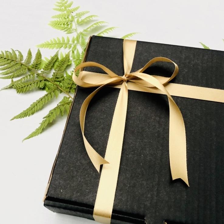 

↷ BOX UKURAN 24X24X7/ KOTAK KADO/ BOX HAMPERS/ GIFT BOX ゥ