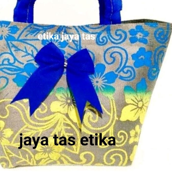 

⇥ (1 lusin =12 psc)tas hajatan R5 spunbond kaku tebal dus kue harga lusinan ㆆ