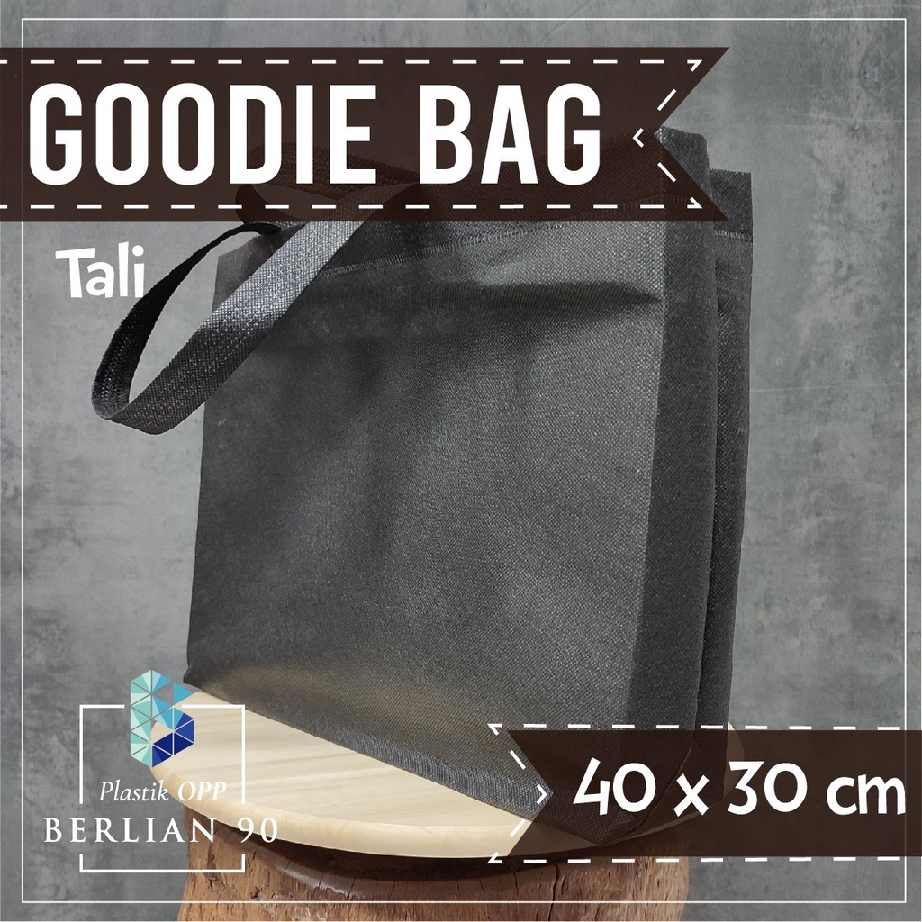 

Tas Spunbond Goodie Bag Handle uk 40x30x10 cm Isi 12 Pcs Tebal