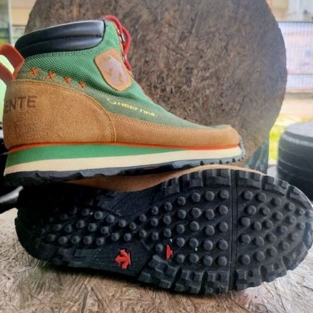 Sepatu outdoor Descente sneaker shoes