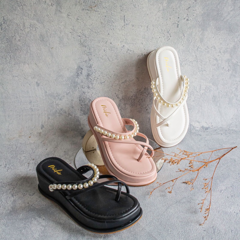 Shelly Platform Sandals