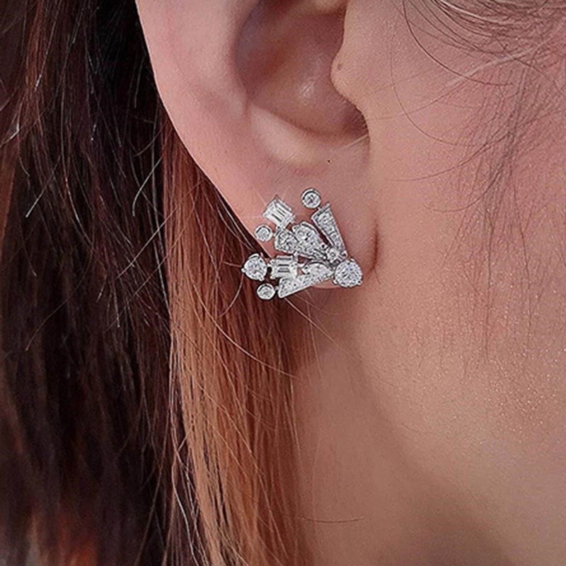 Fancyqube Modern Berbentuk Kipas Stud Anting-Anting Wanita Mewah Inlay Sparkling Cubic Zirconia Kristal Pengantin Pernikahan Anting Perhiasan Fashion