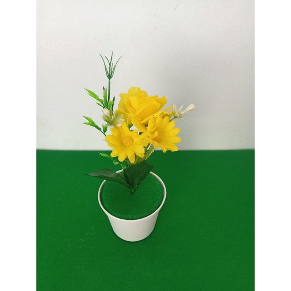 bunga plastik artificial lengkap dengan pot hiasan meja ruang tamu dan kantor