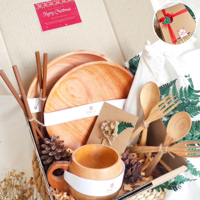 

Hampers Lebaran / Hampers Idul Fitri / Hampers Tahun Baru / Hampers New Year / Alat Makan Kayu Zerowaste Product / Hampers Wedding/Hampers Kayu/Hampers Alat Makan Kayu/Hampers Kado Souvenir Pernikahan Ulang Tahun Wisuda Anniversary Etnikayu_id