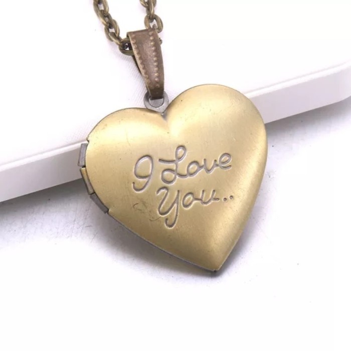 Vintage Heart Love Brass Carved Photo Locket Pendant Necklace