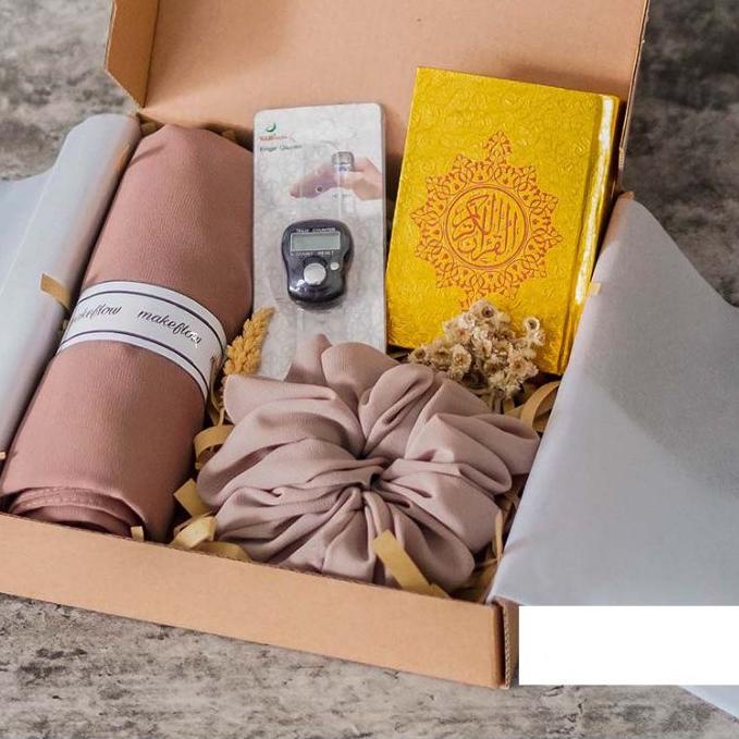 

FRESHH Hampers kado Al-Qur'an dan kerudung untuk cewek ulang tahun/anniversary/graduation/wedding/nikahan/gift box^