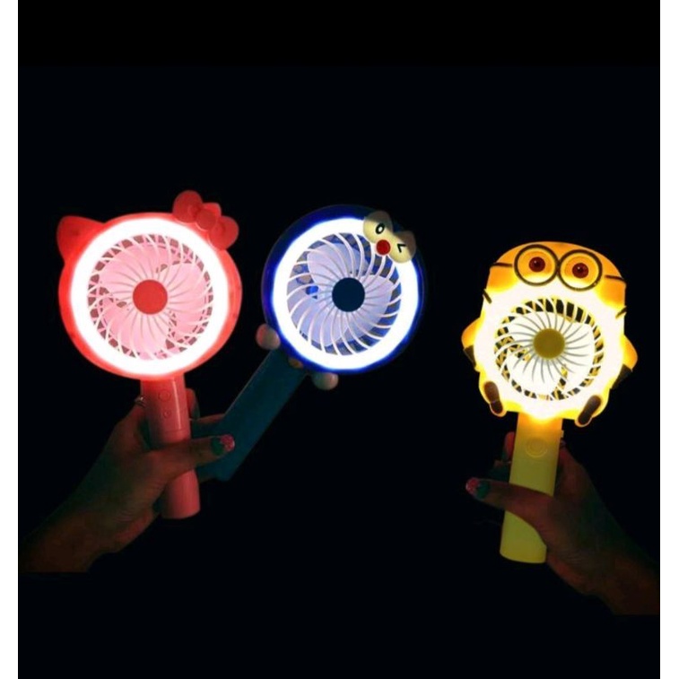 TERMURAH GROSIR Kipas Mini Tangan Genggam Tancap Karakter Minion Doraemon Hello Kitty Fan Led Light Lucu Unik Portable USB