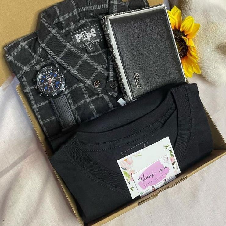 

EZKODE66 [BISA COD] - PART I GIFT BOX COWOK KEMEJA FLANEL KOTAK, KADO ULTAH, ANNIVERSARY, KADO BUAT SAHABAT PASANGAN Kualitas Terjamin