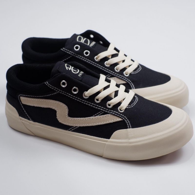 Patrobas cloud low black white