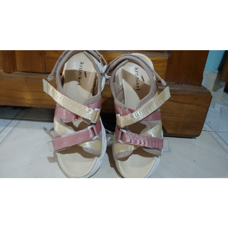 preloved Sepatu Sandal Kronikel EDISI SUKI CREAM