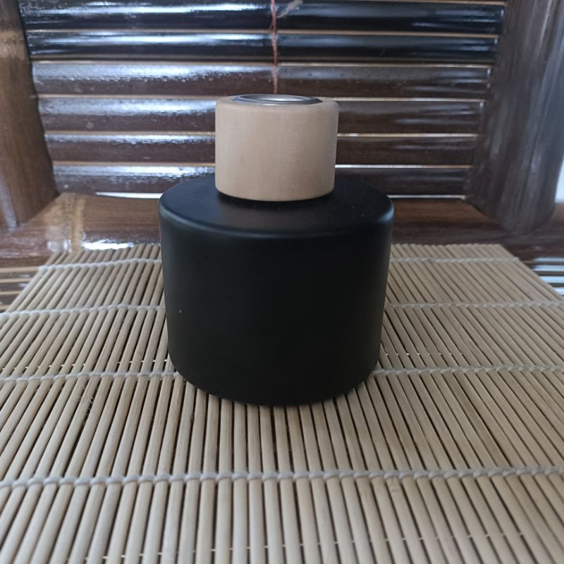 Botol reed diffuser 100ml Hitam bulat tutup kayu round lid / botol diffuser
