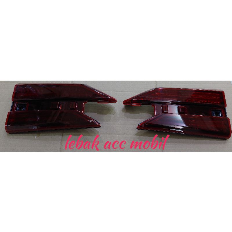 reflektor trunklid bagasi belakang mobil Toyota avanza veloz 2019