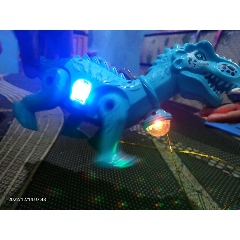 Mainan Dinosaurus Bisa berjalan dan Bersuara