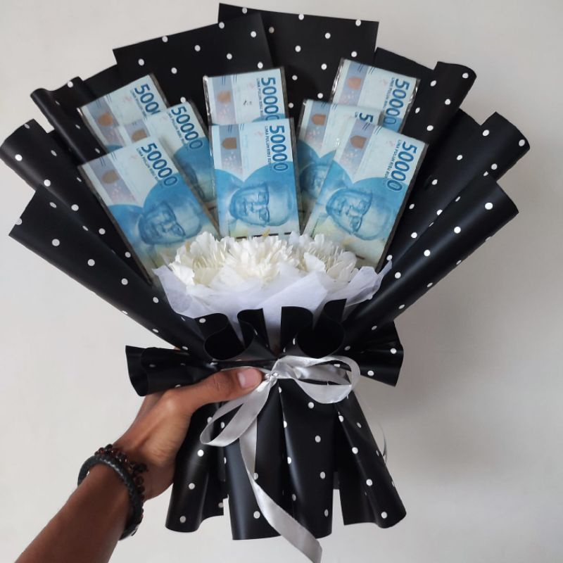 Buket bouquet wisuda pernikahan ulang tahun dan acara besar bisa request warna dan tambah kartu ucapan