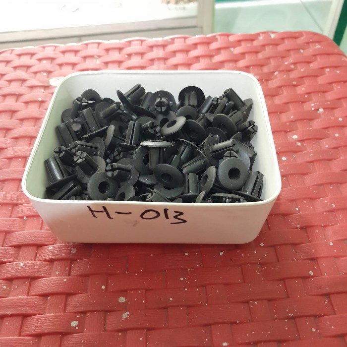 KLIP RIVET PLASTIK BESAR