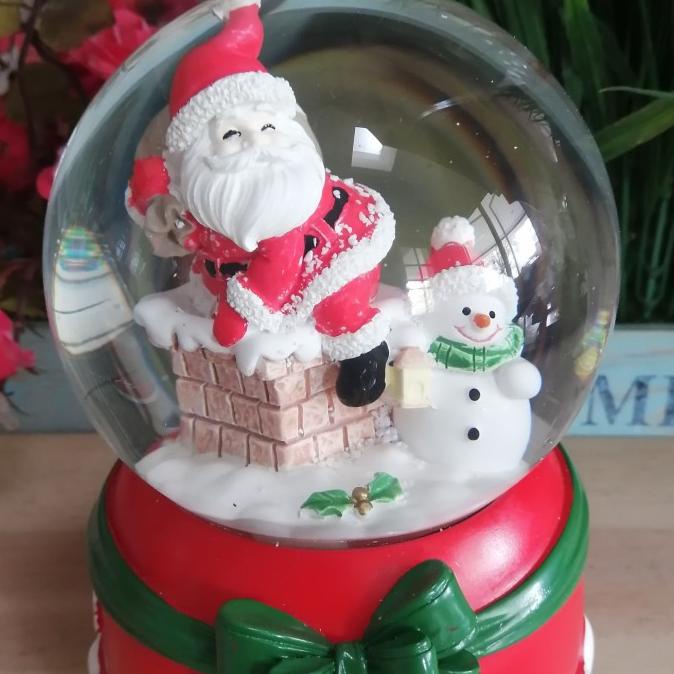 snow ball kotak musik bola air salju Santa Claus hadiah Natal lampu