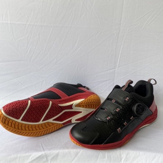 SEPATU SPORT PRIA SEPATU BULUTANGKIS TALI PUTAR