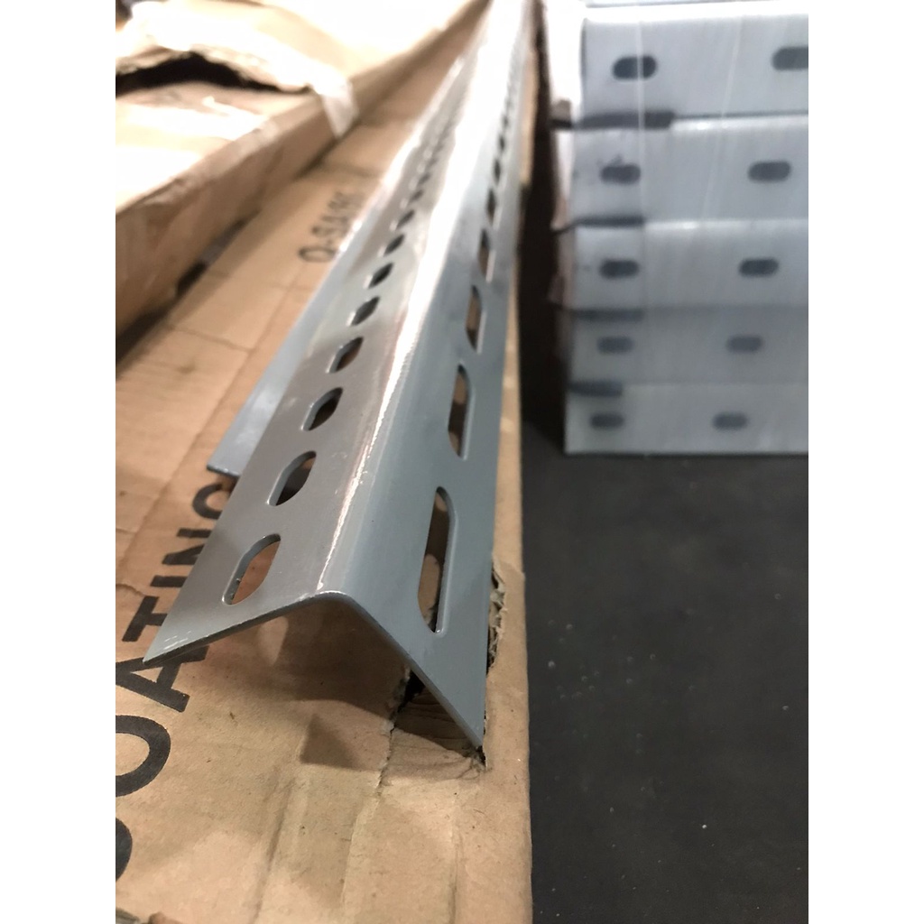 Besi siku lubang UNION SA80 ukuran 4x4 tebal 2mm panjang 2 meter SA80