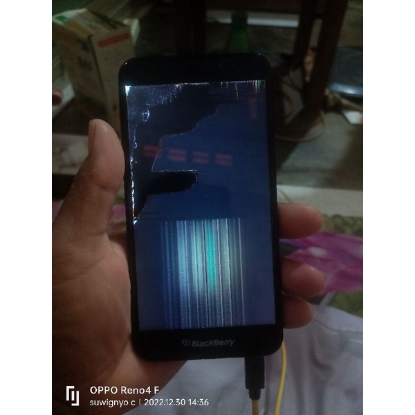 BlackBerry Aurora minus lcd mesin perawan RAM 4/32gb kalau ada sandi/pola buka sendiri