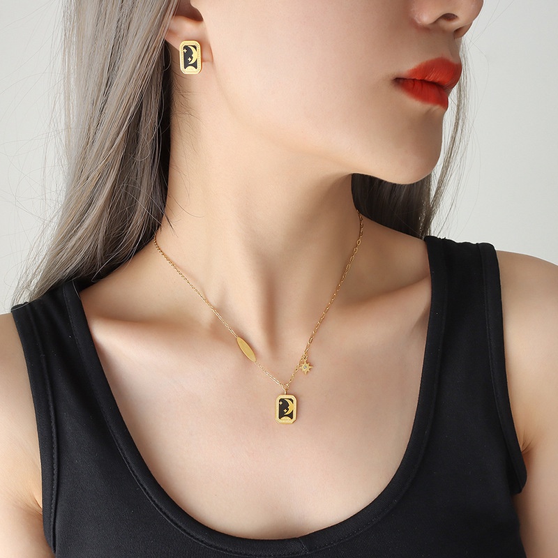 Kalung Rantai Klavikula Titanium Steel Liontin Bulan Bintang Persegi Untuk Wanita