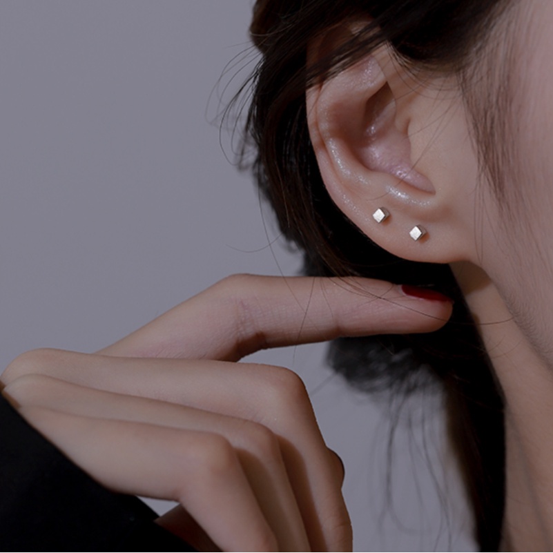 Roselife S925 Perak Hitam Emas 3D Kecil Kubus Stud Anting Untuk Wanita Perempuan Hypoallergenic Geometris Earring Fashion Perhiasan Telinga 1pasang