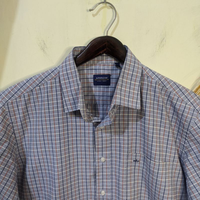 Arrow Kemeja Motif Kotak Abu L Fit XL Second Preloved Bekas