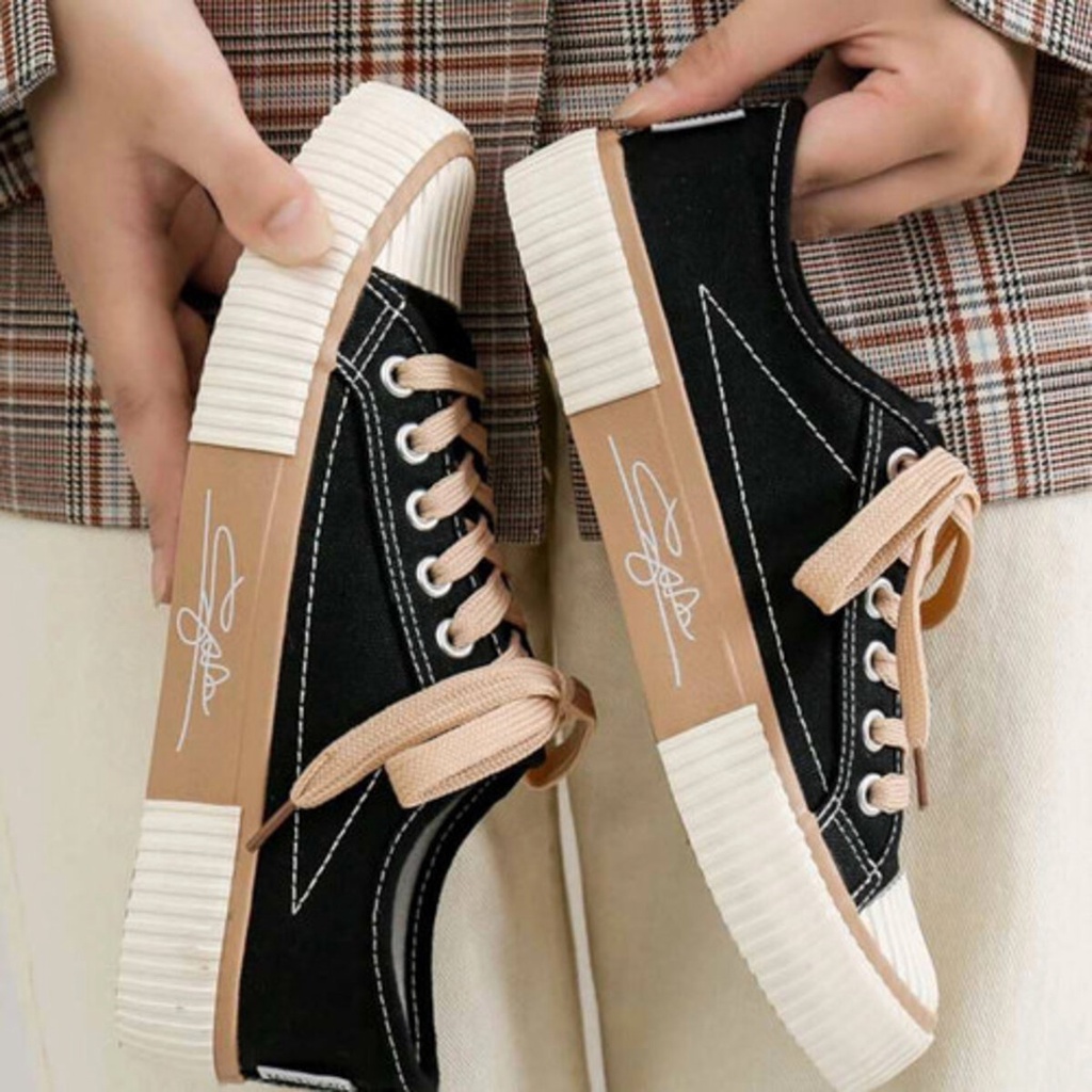 Sepatu wanita sneakers kasual / sepatu fashion sekolah korean