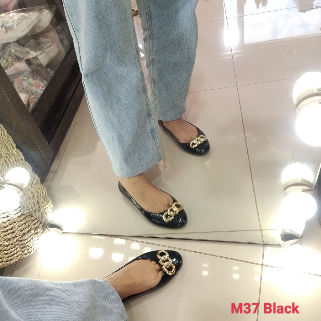 Flat Shoes Wanita Mels M37