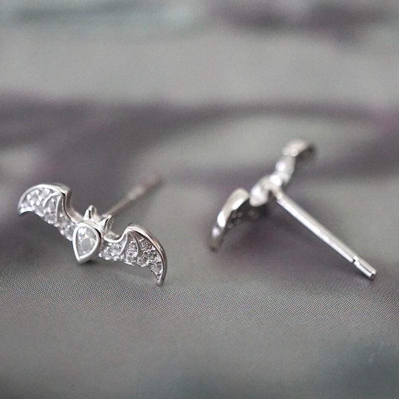 Fancyqube Anting Tusuk Bentuk Kelelawar Kepribadian Warna Silver Anting Tindik Telinga Untuk Wanita Hadiah Lucu