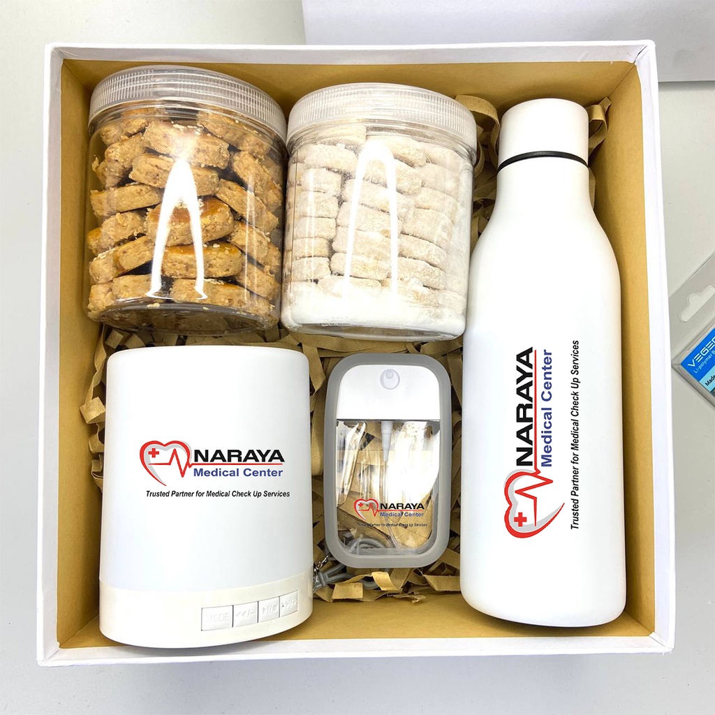 

Sakou Hampers Alexis Gift Hamper Hadiah Tumbler Cookies Speaker LED Set