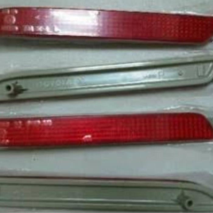 lampu reflektor bemper belakang toyota Innova tahun 2009-2015