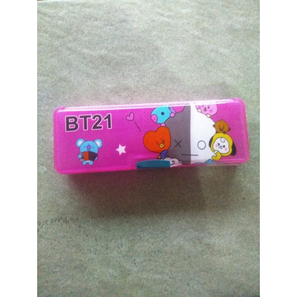 

tempat pensil magnet semi transparan bt21
