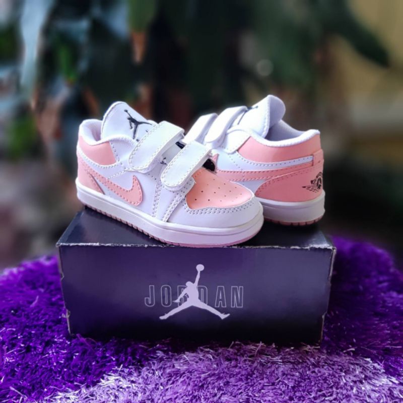 Sepatu Sneakers Anak Perempuan Terbaru Bahan Kulit Sintesis