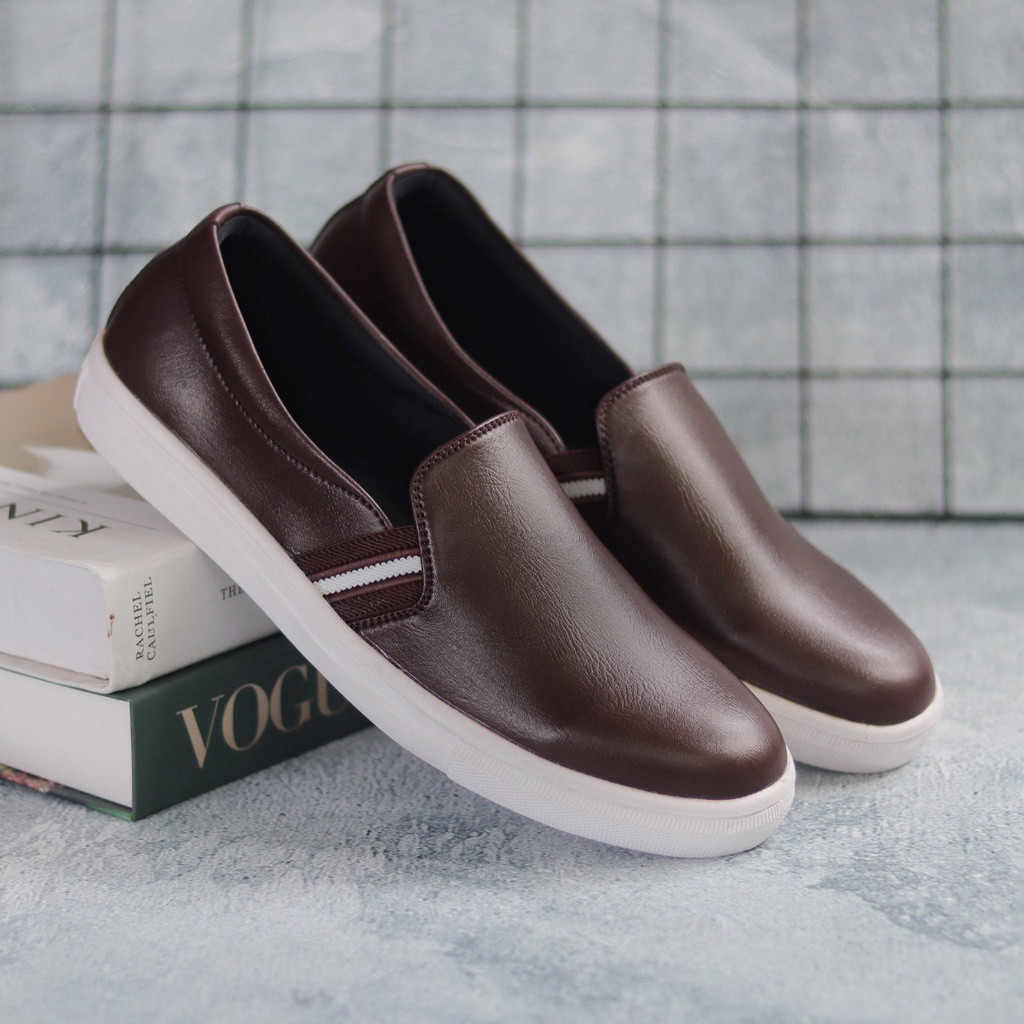 MOLK Sepatu Slip On Casual Pria Asli Original Sepatu Slop Pria Keren Trendy Kekinian Main Gaya Laki