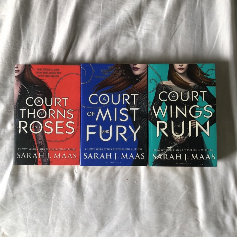 A Court of Thorns and Roses, A Court of Mist and Fury, A Court of Wings and Ruin Sarah J. Maas prelo