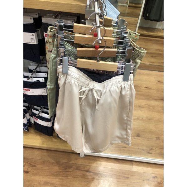 Promo Uniqlo - Woman Celana Pendek Relaco Sale