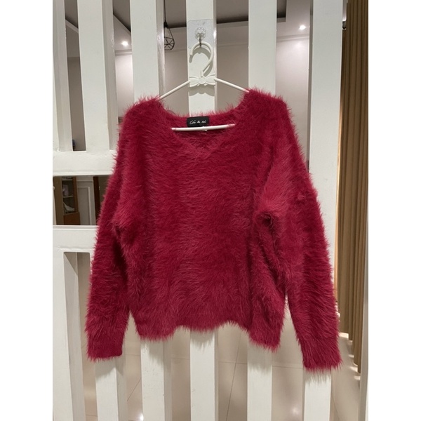 sweater rajut fuzzy crop top bulu anggora warna maroon