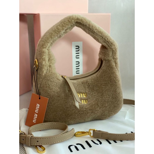 tas fashion miumiu Hobo wander fluffy bag, free box,  Miu Hobo bulu slingbag,