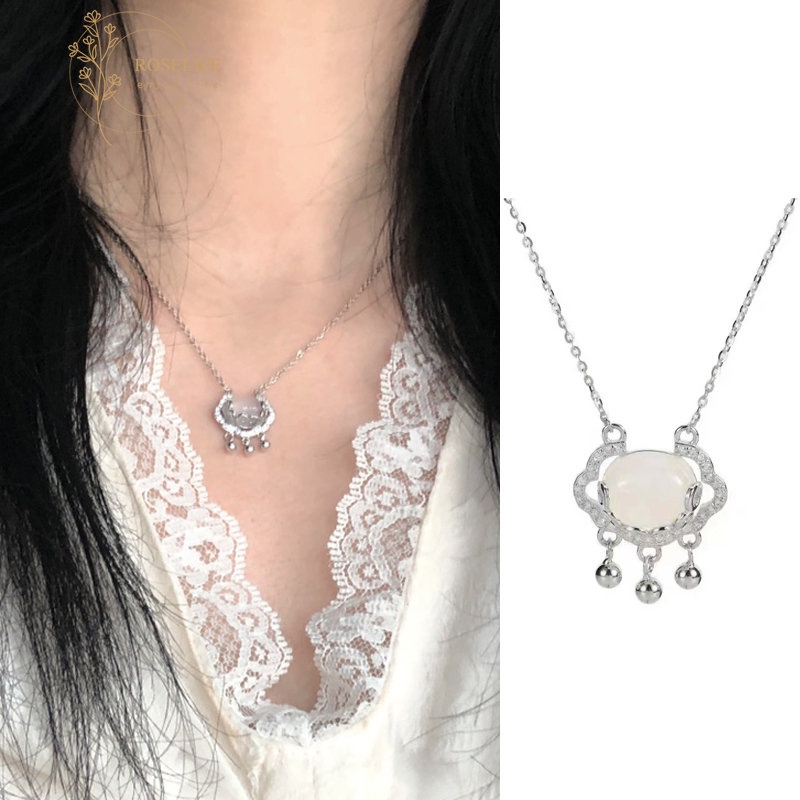 Roselife Klasik Glossy Buatan Giok Giok Beruntung Awan Berkat Lock Liontin Kalung Untuk Wanita Gadis Tradisional Cina Semoga Beruntung Hadiah Kalung Perak Tulang Selangka Rantai Perhiasan